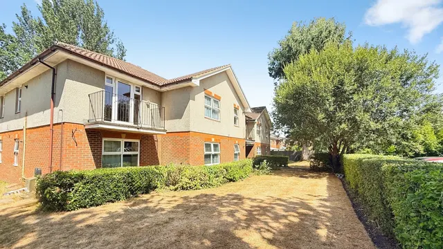 Vesey Close, Farnborough, Hampshire, GU14 8UT, photo 1