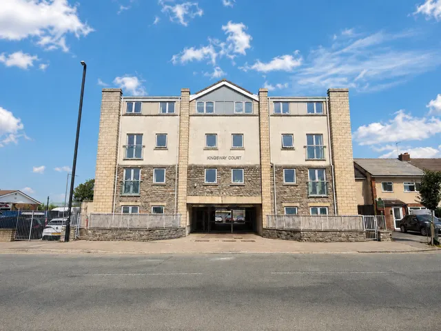 Two Mile Hill Road, Bristol, BS15, photo 2