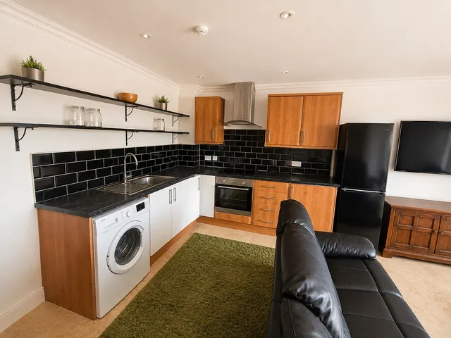 Two Mile Hill Road, Bristol, BS15, photo 3