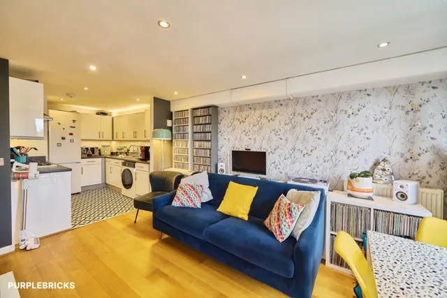 Grantham Road, London, E12, photo 3