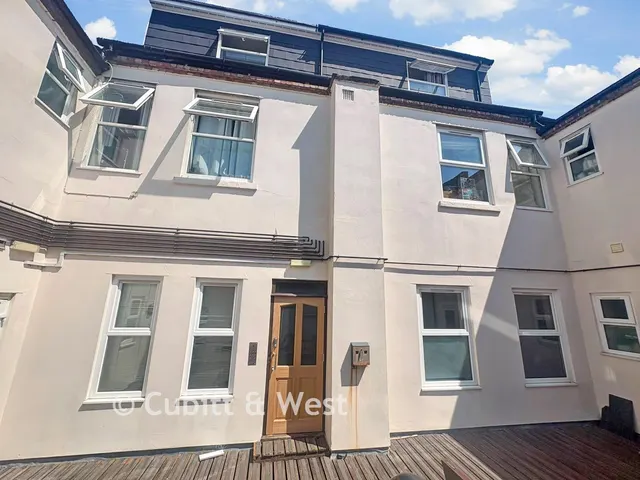 Clarendon Road, Southsea, PO5, photo 1