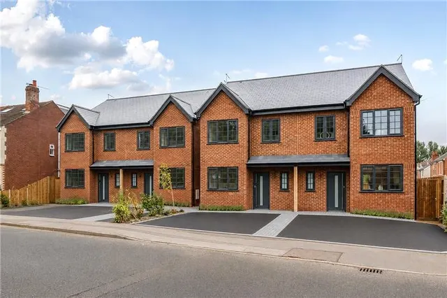 Park Road, Farnborough, Hampshire, GU14 6LP, photo 1