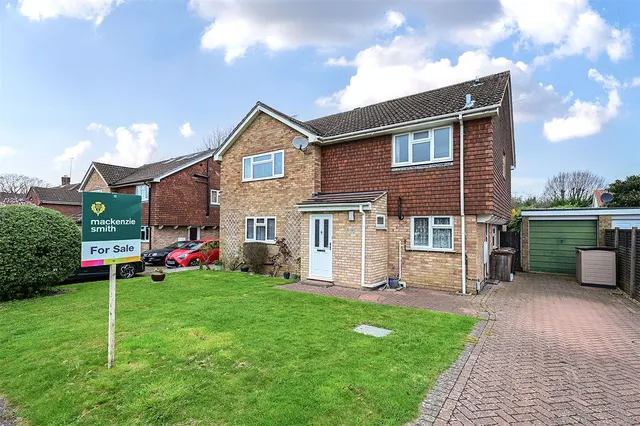 Orchard Close, Ash Vale, Guildford, Surrey, GU12 5HU, photo 1