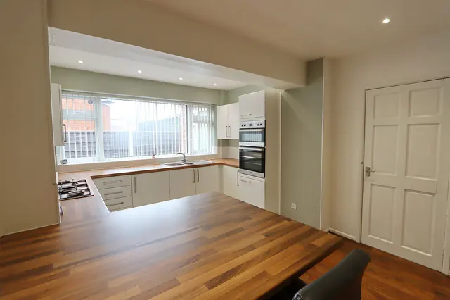 Randale Drive, Bury, BL9, photo 3
