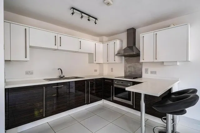 Hollybush Lane, Burghfield Common, RG7, photo 2