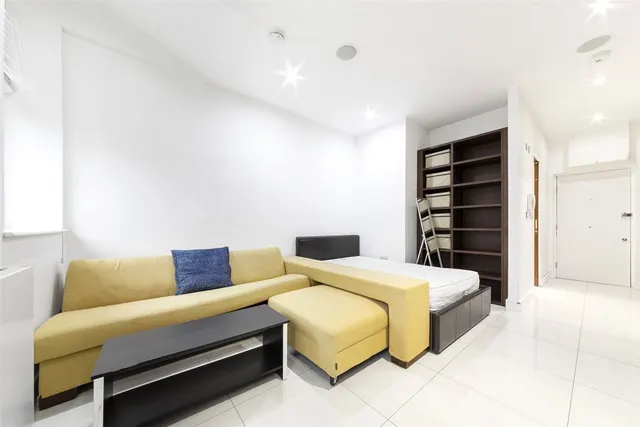 Photo 3 — Albany House, London