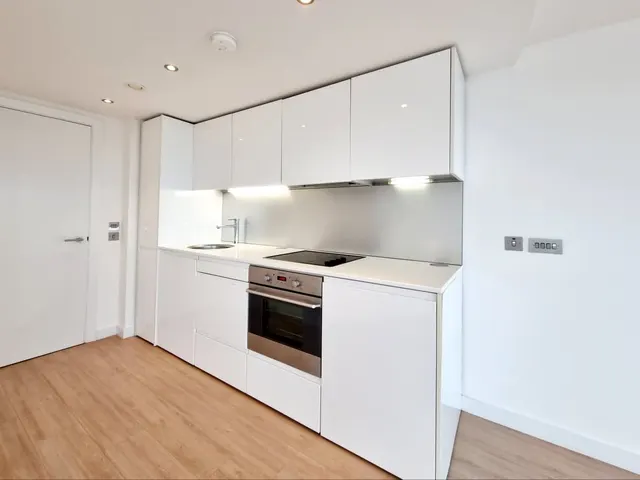 Bridgewater Place, Leeds, LS11, photo 2