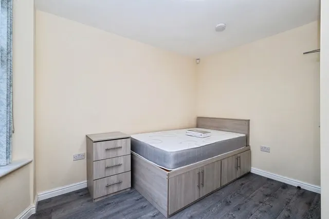 Photo 3 — Parrs Wood Road, M20