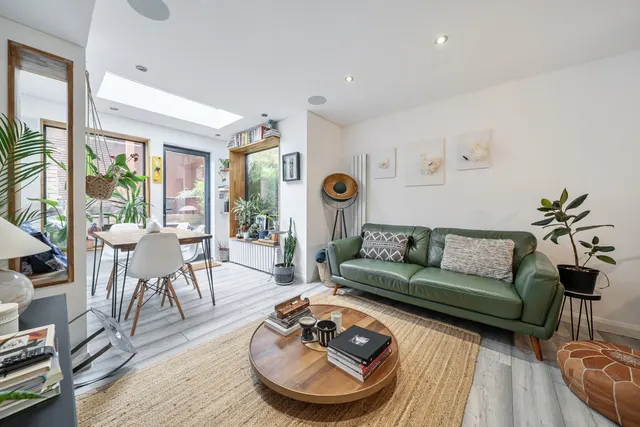 Highgate Walk, SE23, photo 1
