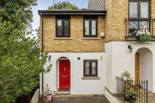 Photo 2 — Highgate Walk, SE23