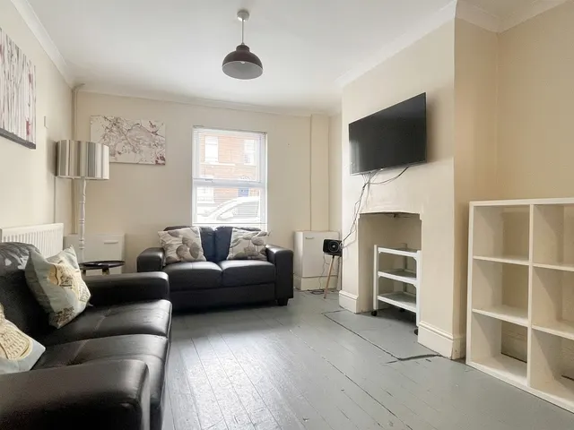 Photo 2 — Room 2, 61, Worcester Street, Gloucester, GL1 3AW