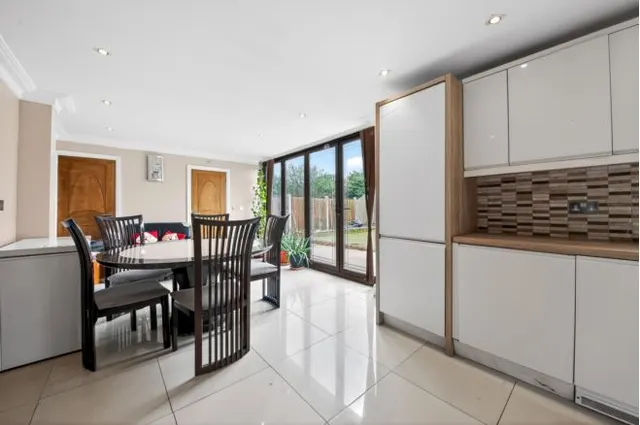 Eastbrook Drive, Romford, RM7, photo 2