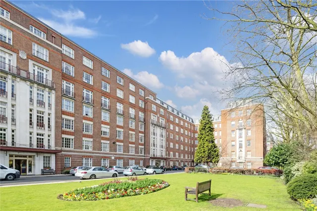 Finchley Road, St John's Wood, NW8, photo 1