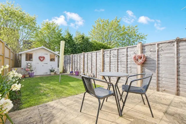 Photo 2 — Bowling Green Drive, Hook, Hampshire, RG27 9TZ