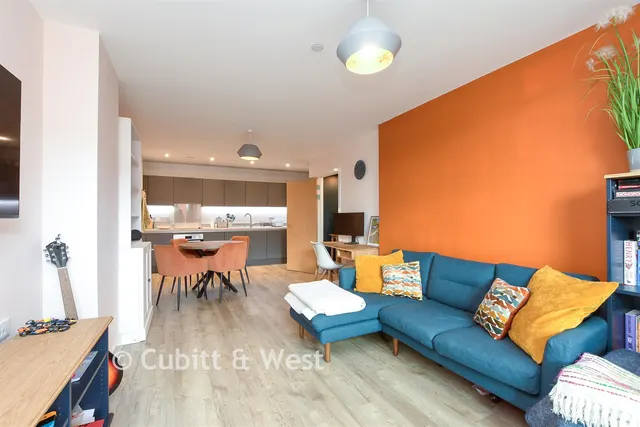 Marketfield Way, Redhill, RH1, photo 3
