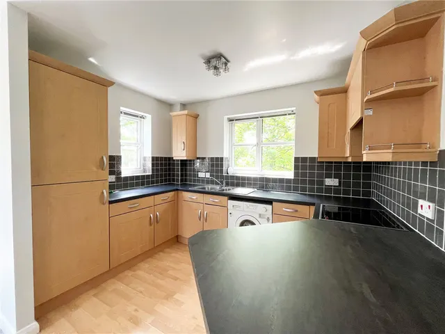 Hopkinson Close, Uppermill, OL3, photo 3