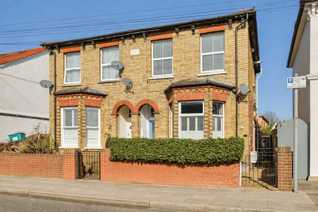 Colliers Wood, London, SW17 9DN, photo 1