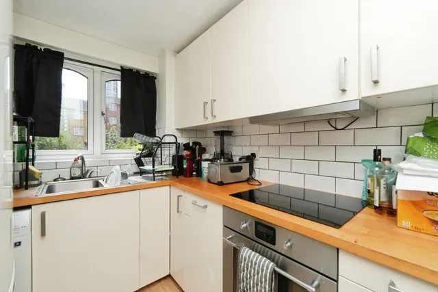 Armoury Road, London, SE8, photo 2