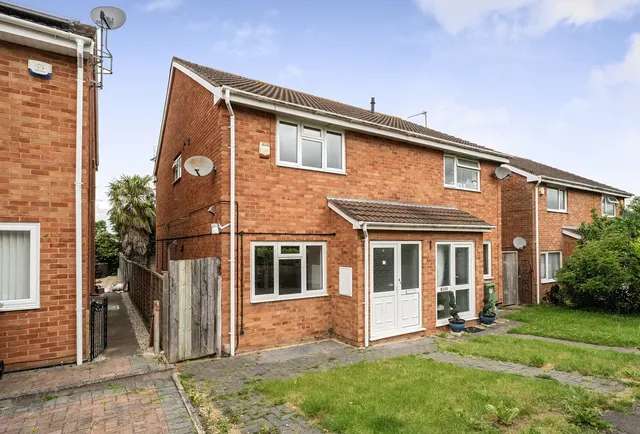 Golden Miller Road, Gloucestershire, Wymans Brook, GL50 4RD, photo 1
