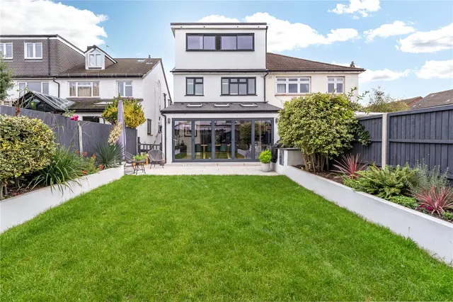 Photo 2 — Heatham Park, Twickenham, TW2 7SF