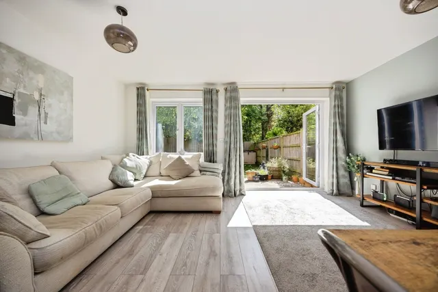 Jacobs Green, Guildford, GU1, photo 2
