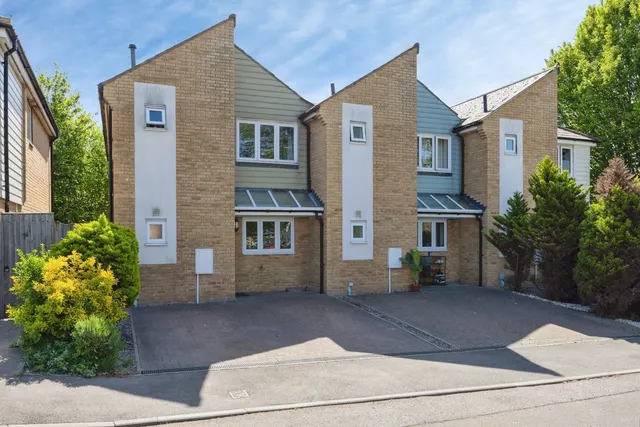 Jacobs Green, Guildford, GU1, photo 1