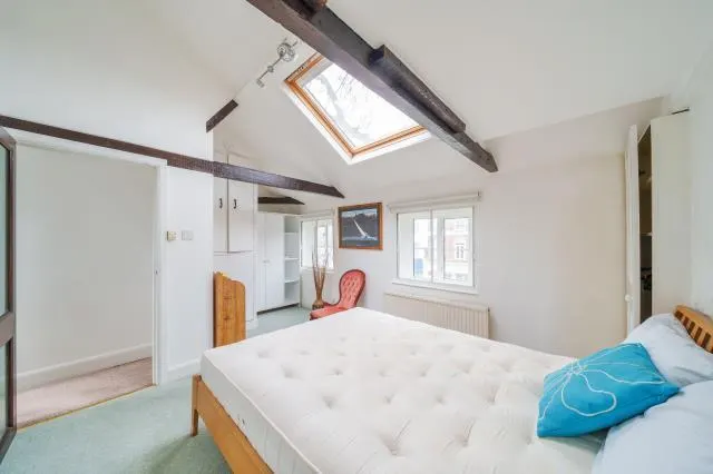 3 bedroom flat, Kew Road, Richmond, TW9