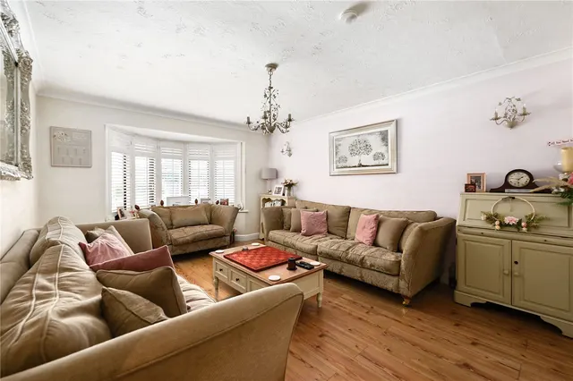 Coolgardie Road, Ashford, TW15, photo 2