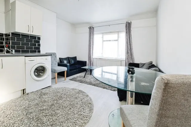Photo 2 — Markyate Road, Dagenham, RM8