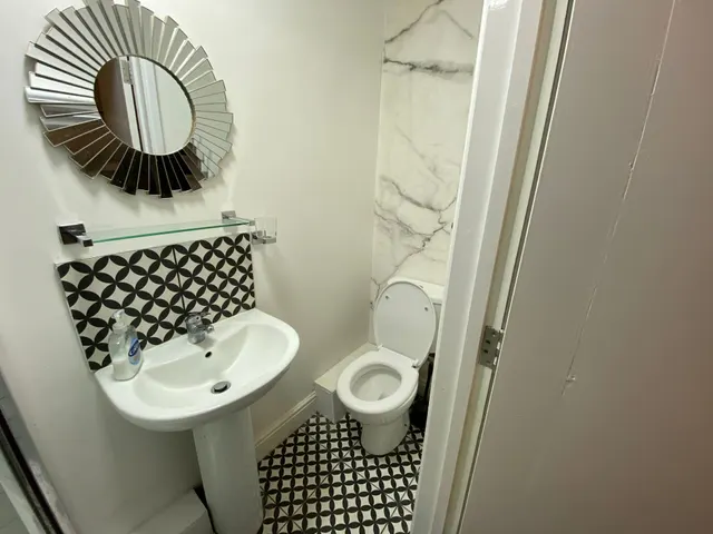 Buckingham Road, Room, E18, photo 3
