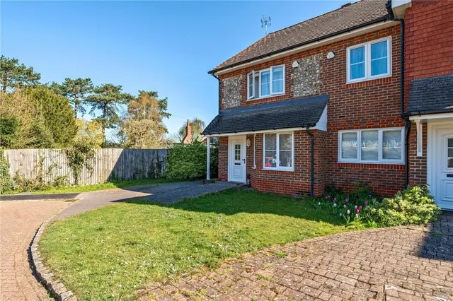 Greenfinch Drive, Twyford, RG10, photo 1
