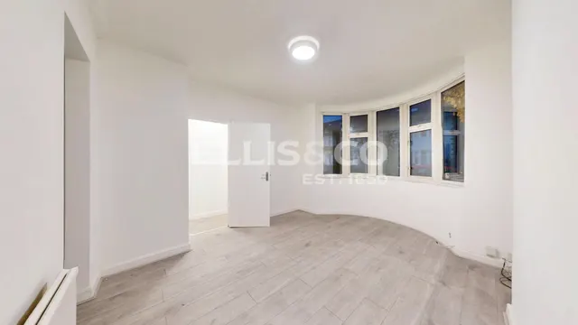 Elms Court, Wembley, HA0, photo 3