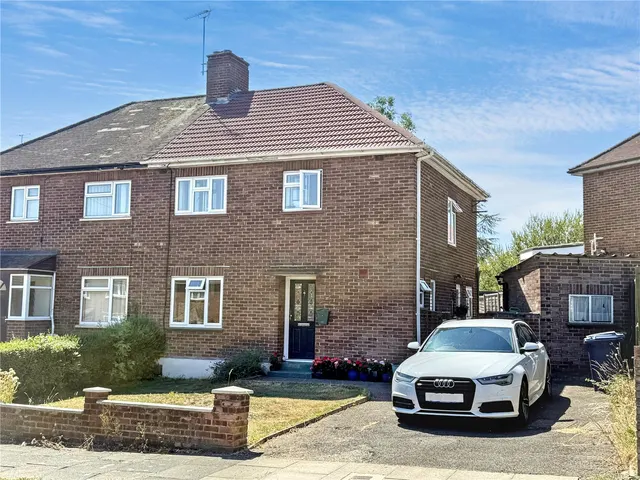 Nupton Drive, Barnet, EN5 2QU, photo 1