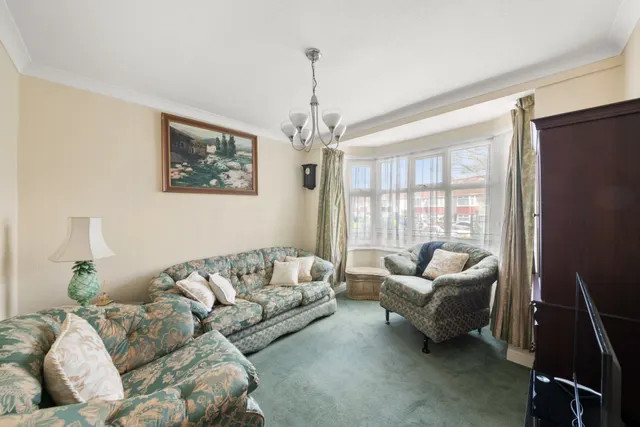 Photo 2 — Lyndhurst Avenue, Southall, UB1 3DU