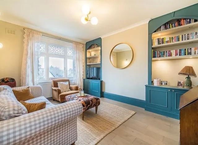 Photo 2 — Elms Crescent, Clapham, SW4