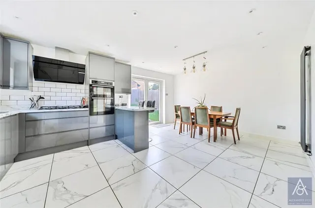 Cartwright Crescent, Brackley, NN13, photo 3