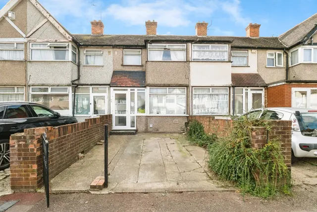 Oval Road North, Dagenham, RM10, photo 1