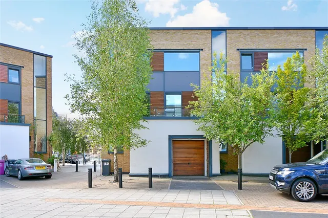 Basin Approach, London, E14, photo 1
