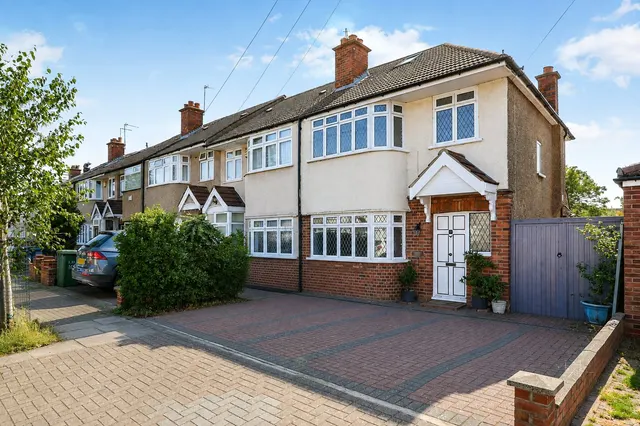 Leamington Crescent, Harrow Fees Apply, HA2, photo 2