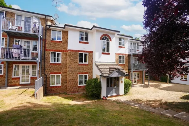 Queen Alexandra Road, High Wycombe, HP11, photo 1
