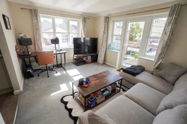 Queen Alexandra Road, High Wycombe, HP11, photo 2