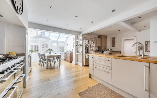 Photo 3 — Phillpotts Avenue, Bedford