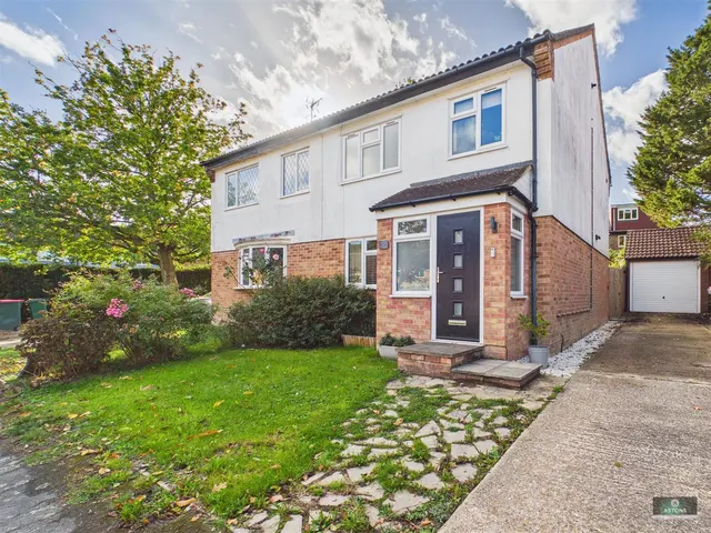 3 bedroom house, Heathfield, Pound Hill