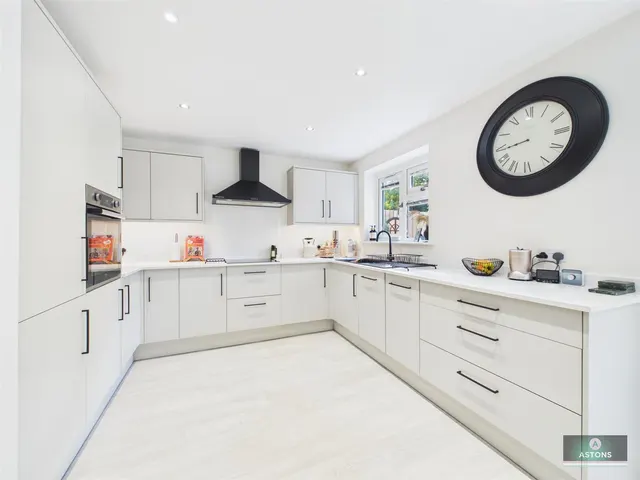 Heathfield, Pound Hill, photo 3