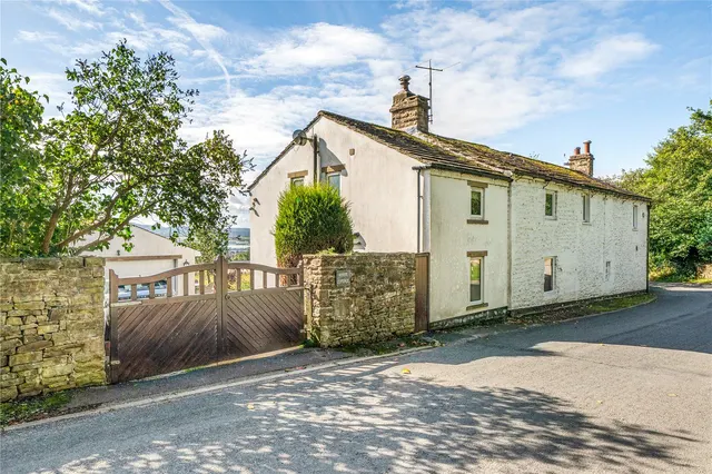 Whins Lane, Simonstone, BB12, photo 1