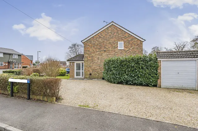 Photo 2 — Highfield Path, Farnborough, Hampshire, GU14 0HN