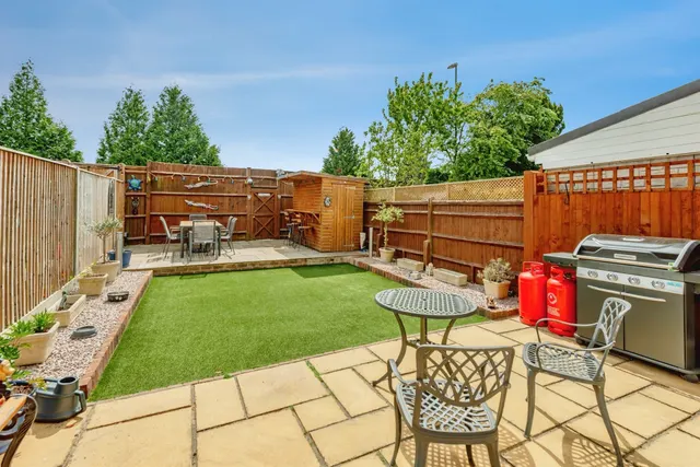 Fairway Close, Copthorne, RH10, photo 1