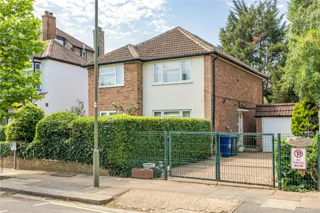 Etchingham Park Road, Finchley, N3, photo 1