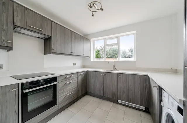 Cornwall Crescent, Rothwell, LS26, photo 3