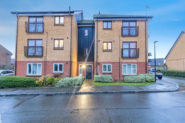 Queensbury Lane, Monkston Park, Milton Keynes, photo 1